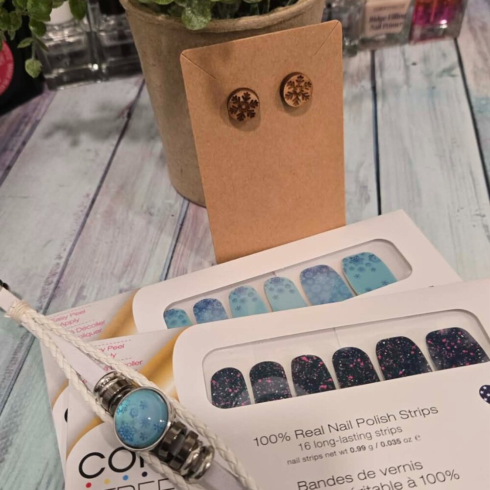 Color Street Press On Nail Design- Winter snowflakes